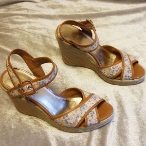 Franco Sarto fabric/leather tan/blue floral wedges